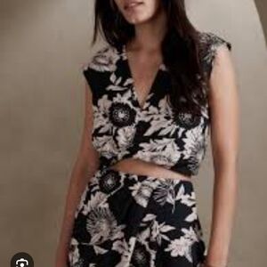 Floral Black and Cream Banana Republic Women's Twisted Front Hem Crop Top XL